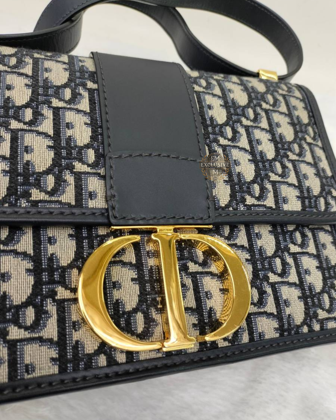 Montaigne 30 Medium