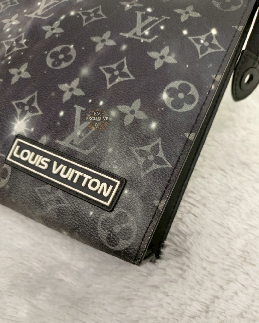 LV Pochette Voyage