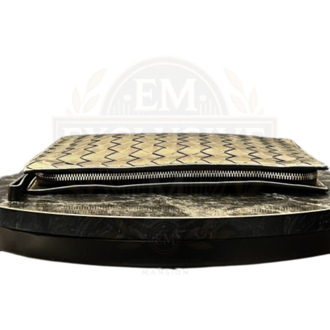 Veneta Intrecciato Large Flat Pochette In Black