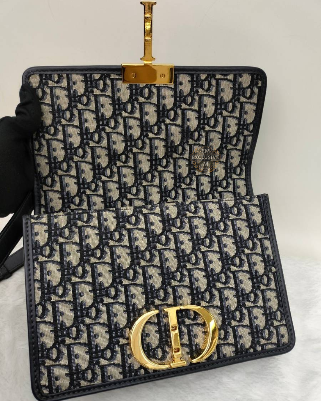 Montaigne 30 Medium