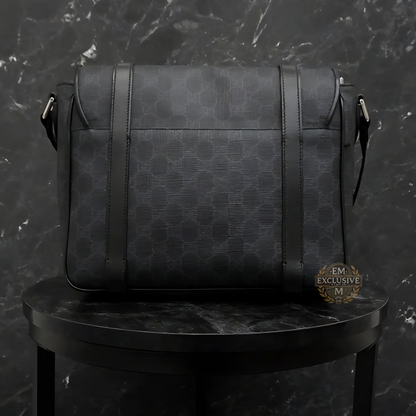 GG Supreme Canvas Medium Messenger Bag