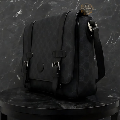 GG Supreme Canvas Medium Messenger Bag