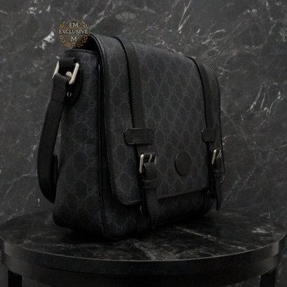 GG Supreme Canvas Medium Messenger Bag