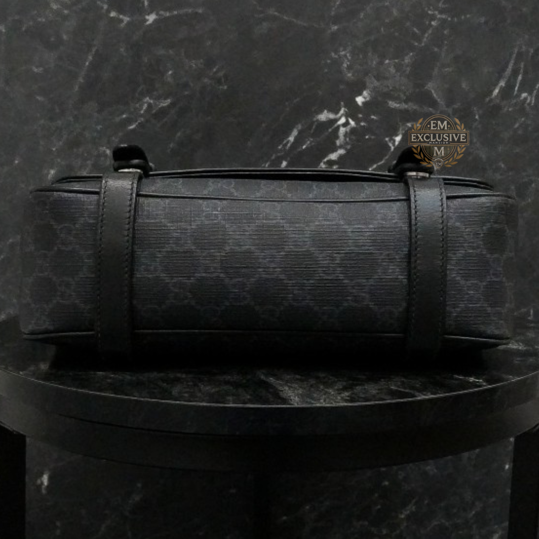 GG Supreme Canvas Medium Messenger Bag