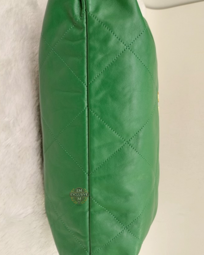 Neverbeen Used Chanel C22 Medium