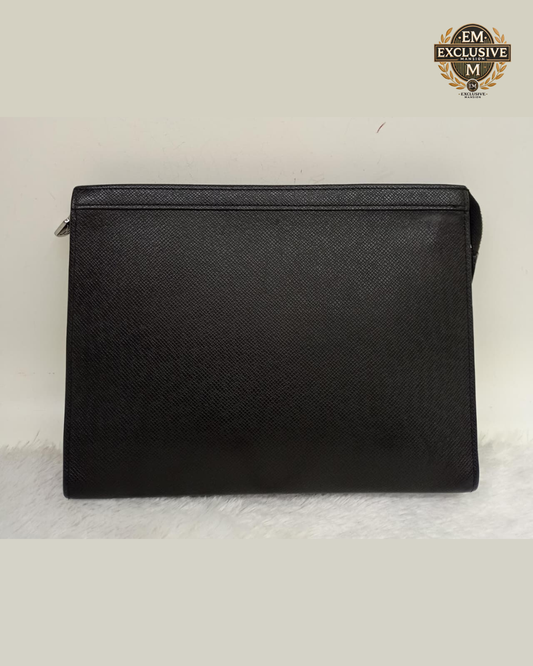 LV Pochette Voyage Taiga Black